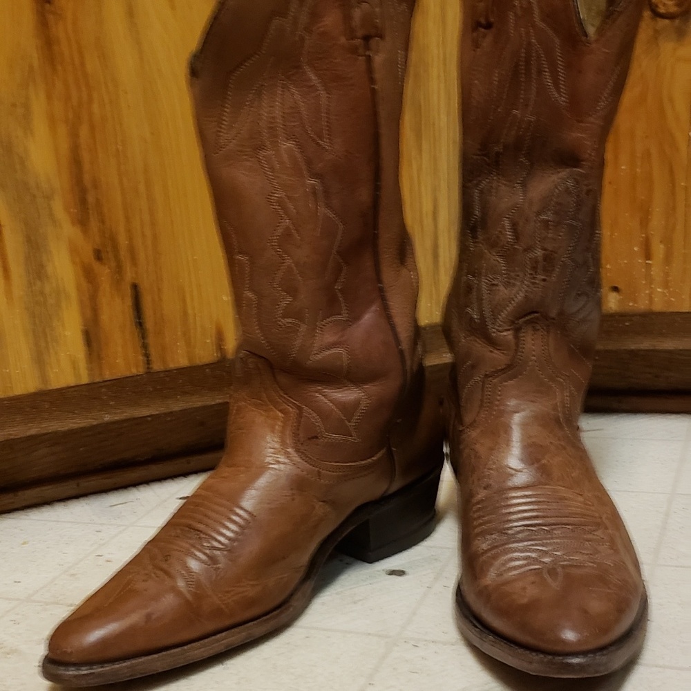 Dan Post size 9